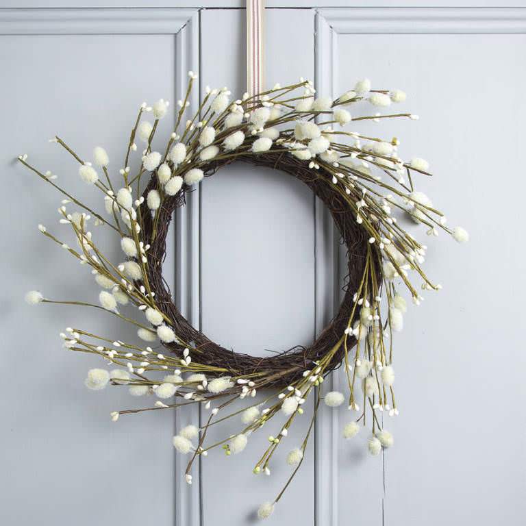 Image of: Adorable And Simple Decorative Wreaths For Home