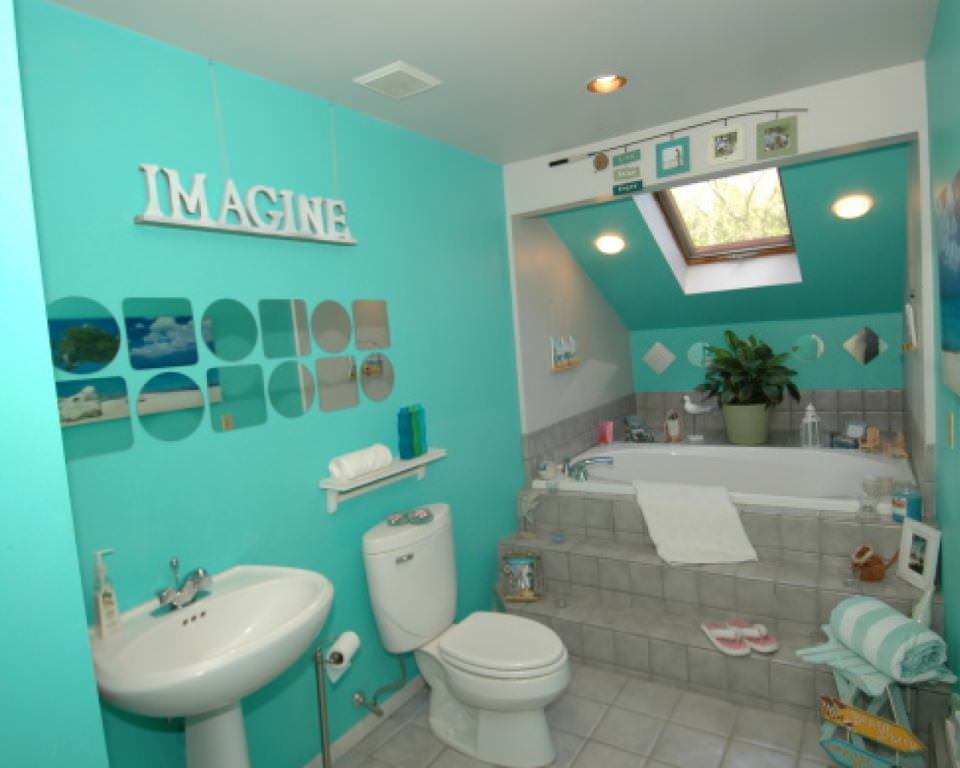 Image of: Beach Theme Bedroom And Bathroom