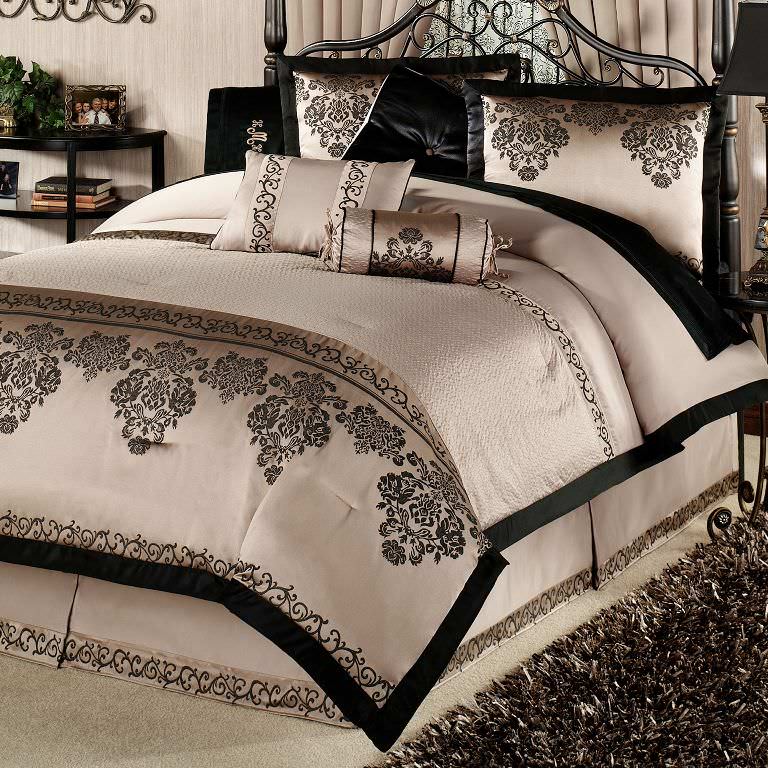 Image of: Bed Comforter Sets Black And White