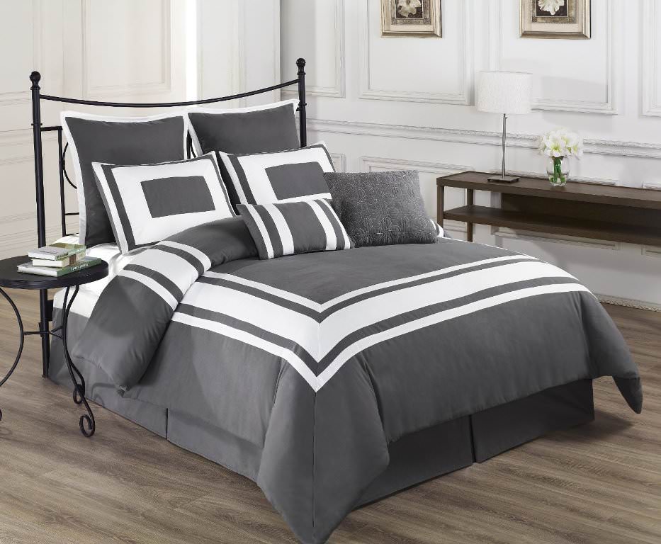 Image of: Bedroom Comforter Sets Black And White