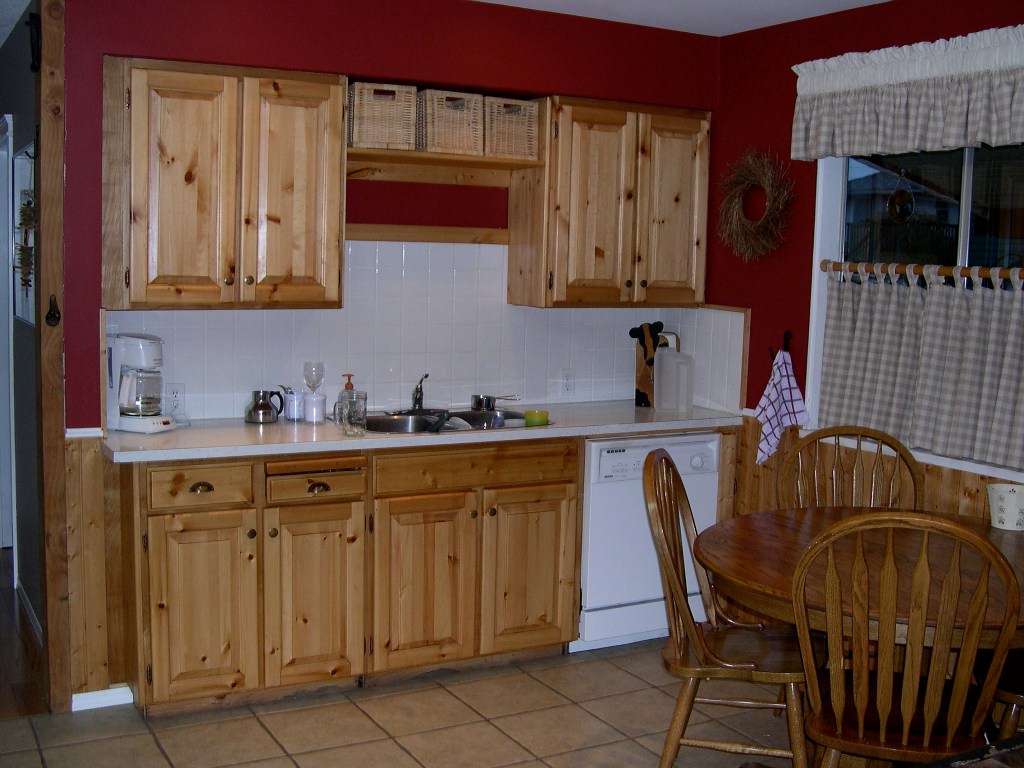 Image of: Best Knotty Pine Kitchen Cabinets