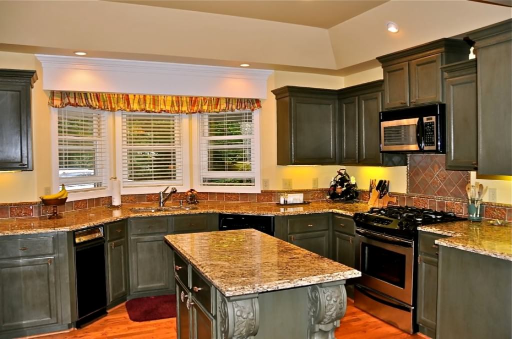 Image of: Dream Kitchen with Black Cabinets