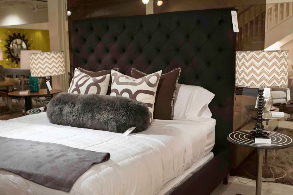 Image of: Black Upholstered King Bed