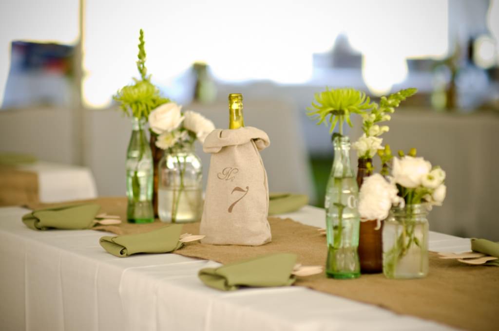 Image of: Burlap Table Runner With Lace Trim