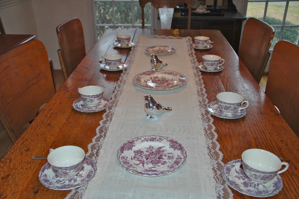 Image of: Cheap Burlap Table Runners