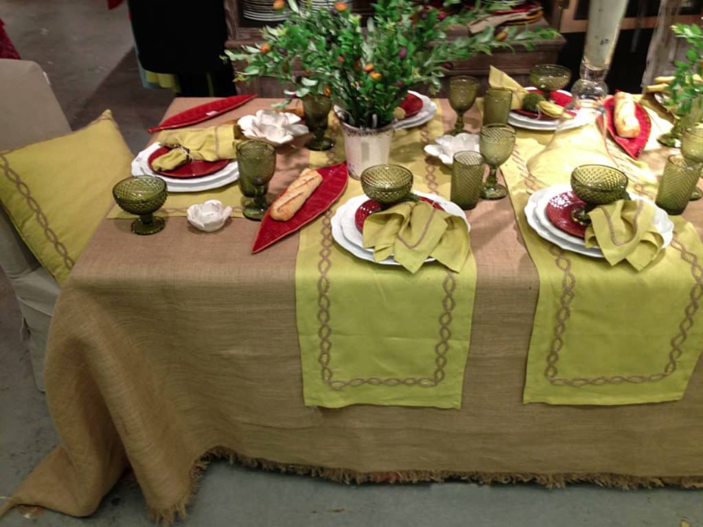 Image of: Cheap Burlap Tablecloth Round