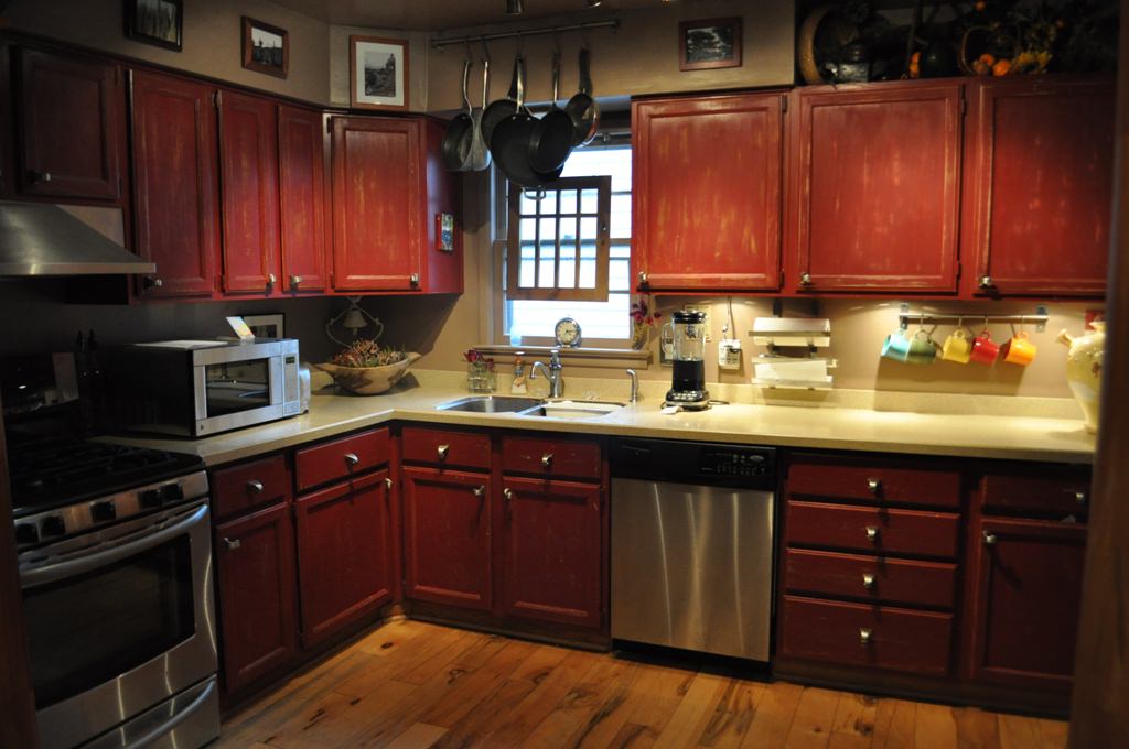 Image of: Cherry Wood Kitchen Cabinets