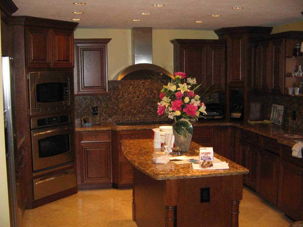 Image of: Cherry Wood Kitchen Cabinets And Paint