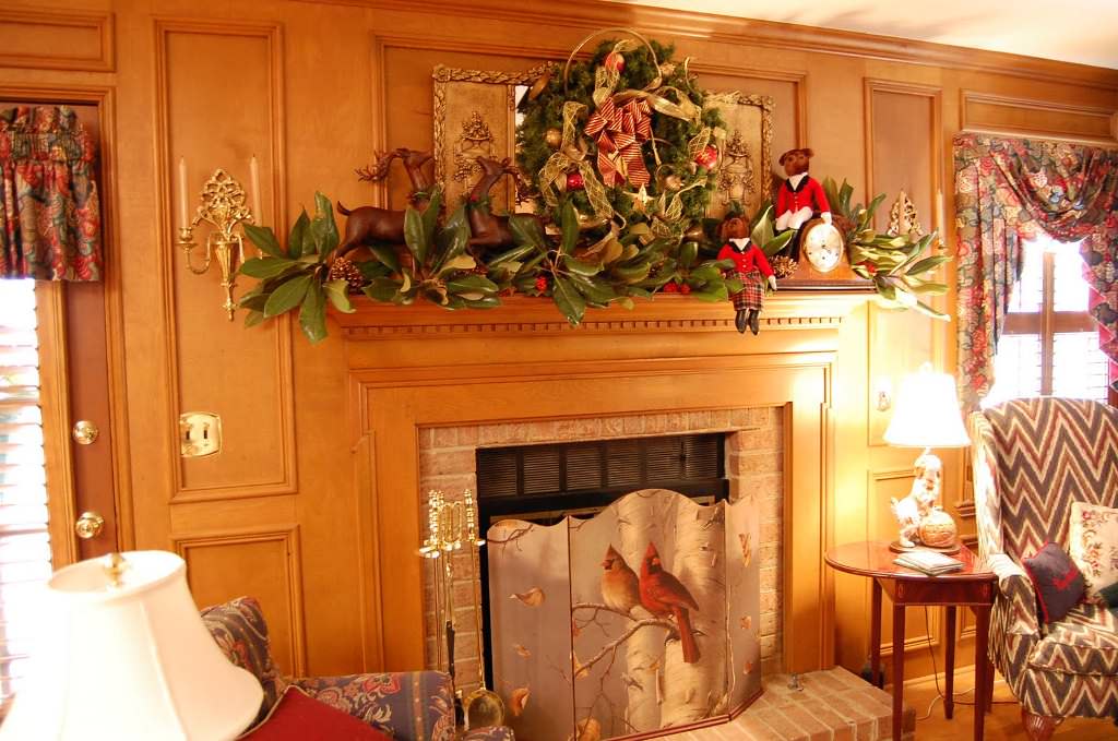 Image of: Christmas Decorating Fireplace Mantels Idea