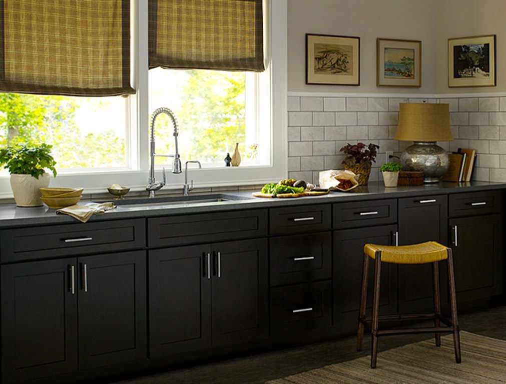 Image of: Color Countertops With Black Cabinets