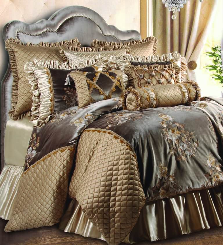 Image of: Complete Bedroom Comforter Sets With Curtains