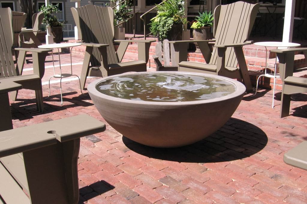 Image of: Concrete Fountains And Patios Ideas