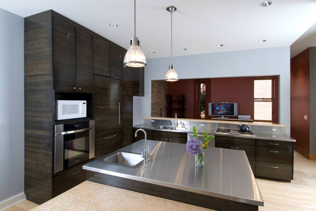 Image of: Dark Kitchen Cabinets With Dark Wood Floors