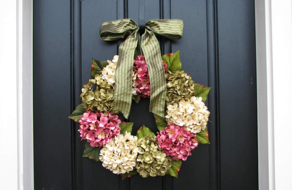 Image of: Decorative Wreaths For Home Design