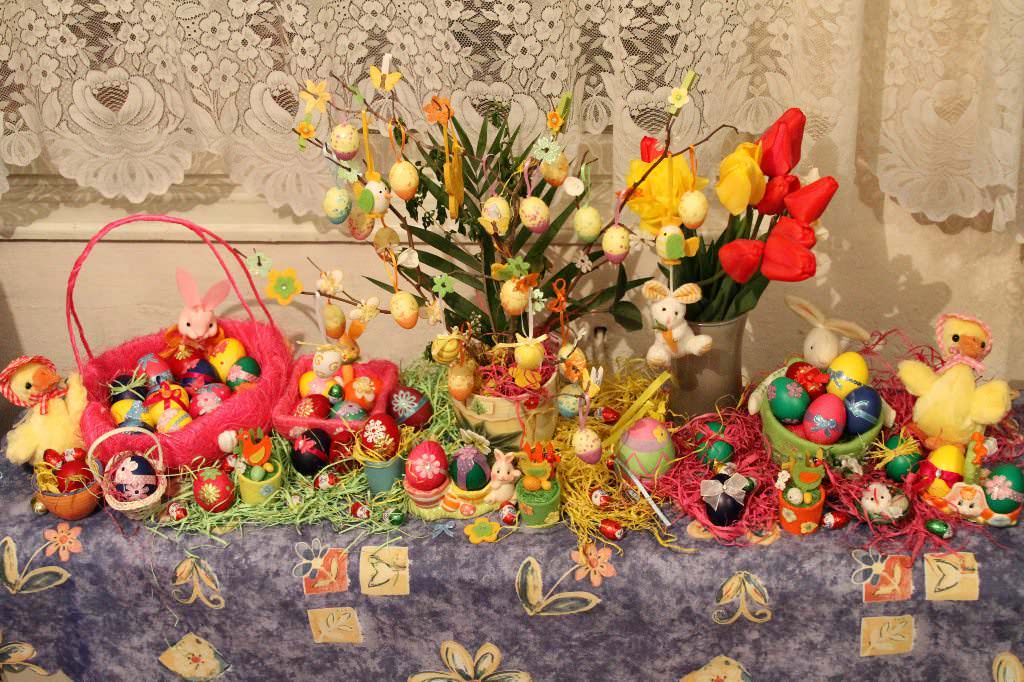 Image of: Easter Decoration Tables