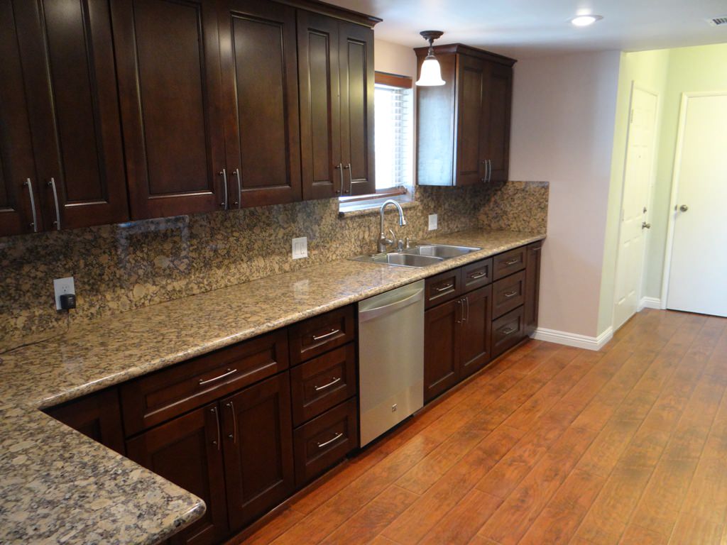 Image of: Espresso Kitchen Cabinets With Granite Top