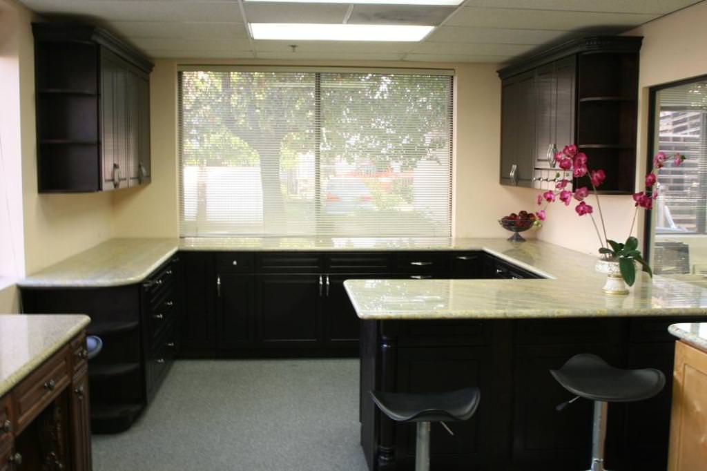 Image of: Espresso Kitchen Cabinets With Granite