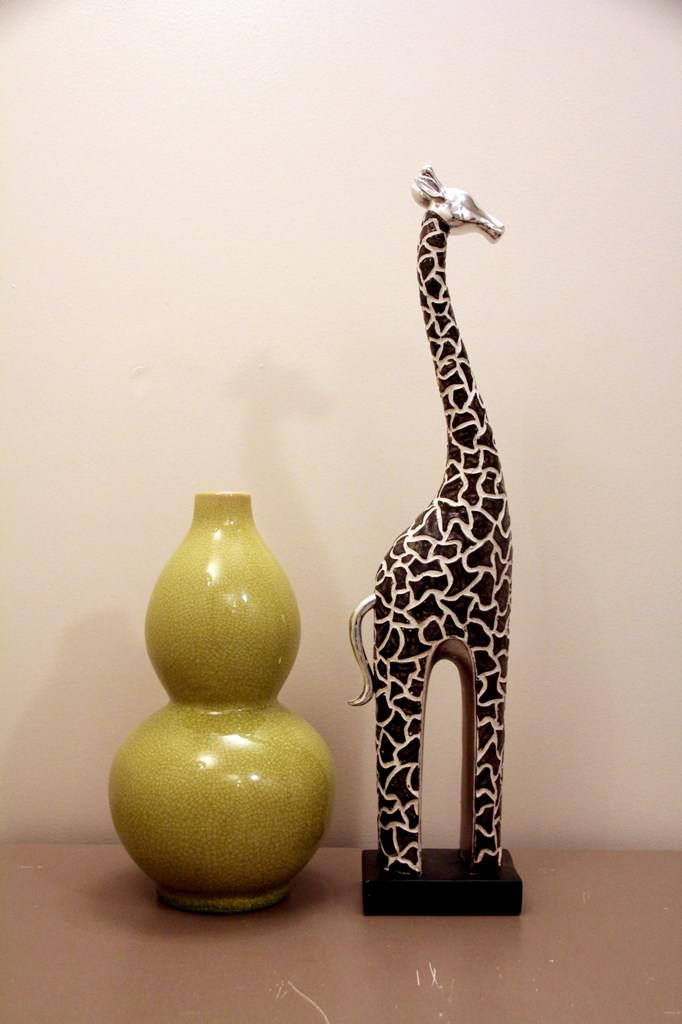 Image of: Giraffe Accessories And Decorations