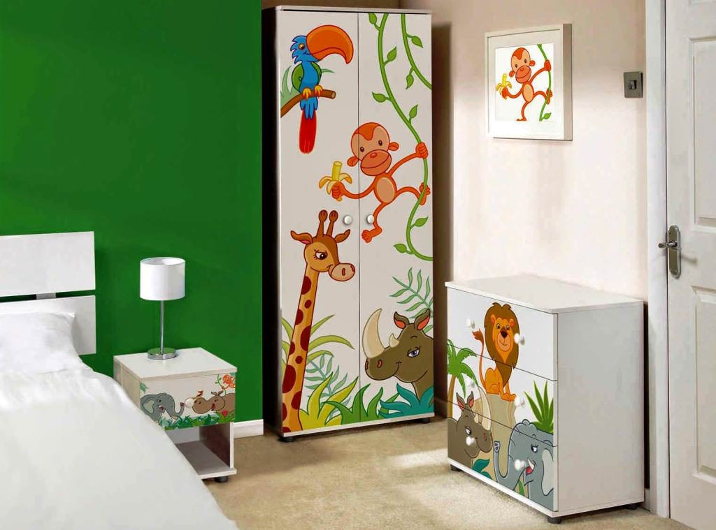 Image of: Giraffe Decor For Kids Room