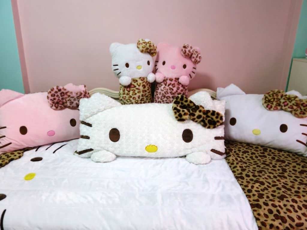 Image of: Hello Kitty Bedroom Collection