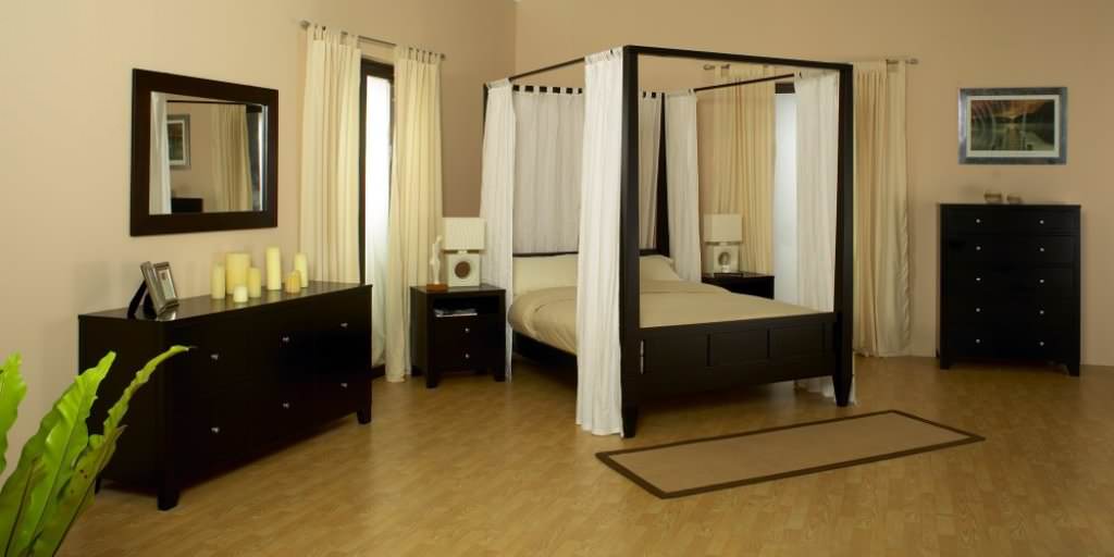 Image of: High End Canopy Bedroom Sets