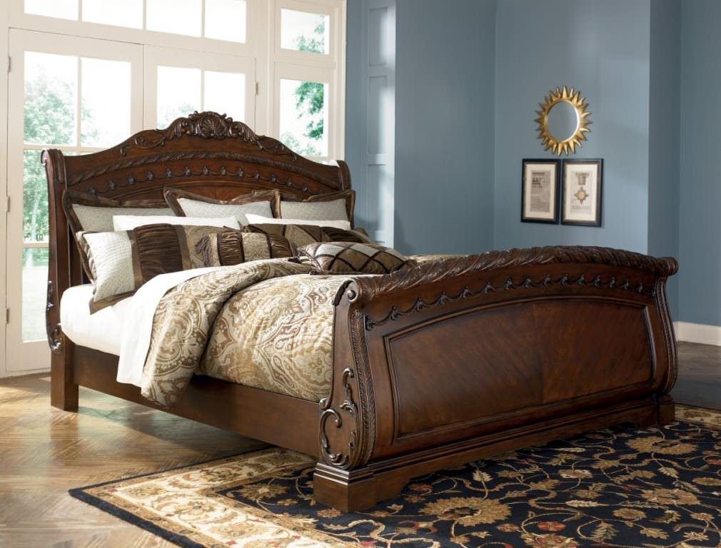 Image of: King Sleigh Bed Black