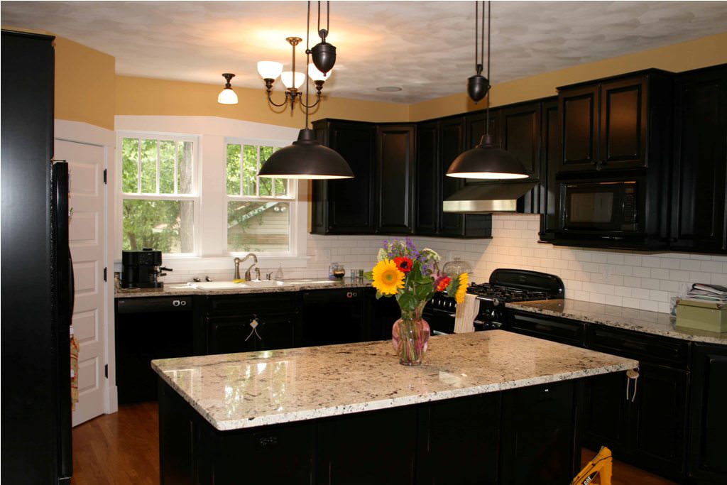 Image of: Kitchen Cabinets From Light To Dark