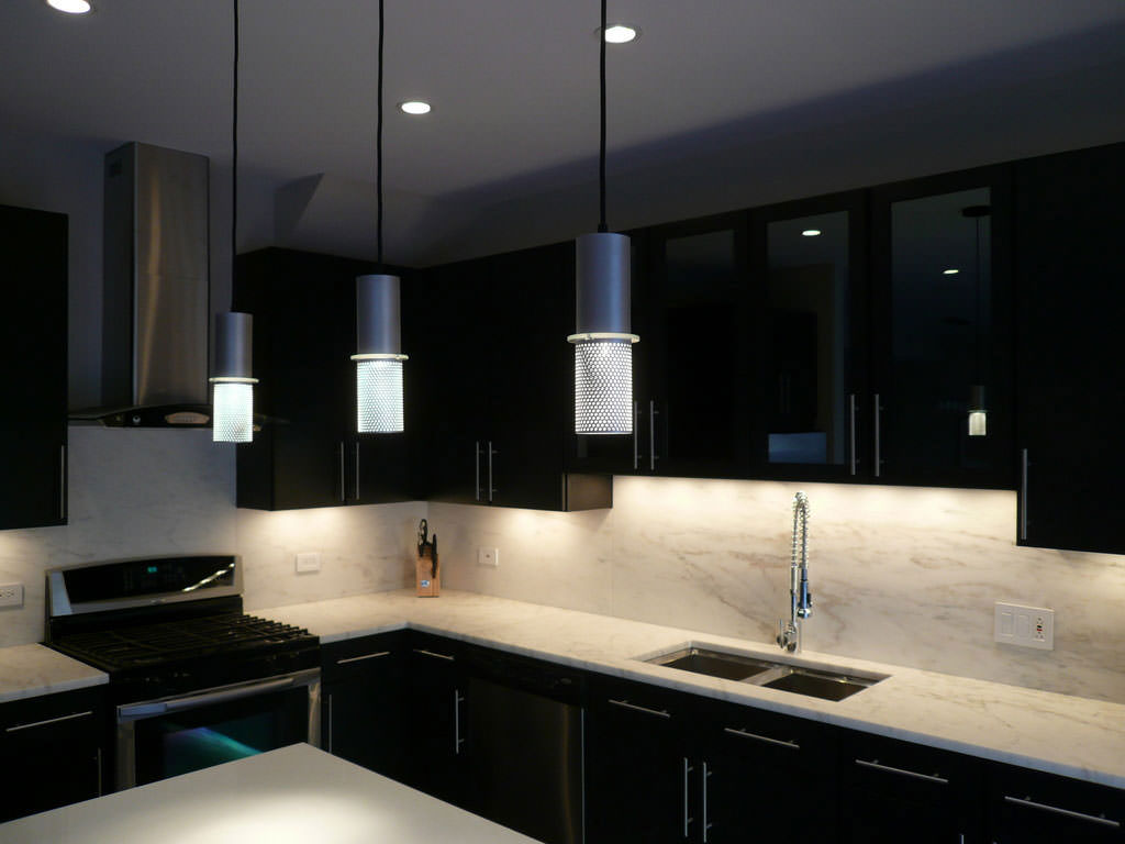 Image of: Kitchen Colors With Black Cabinets