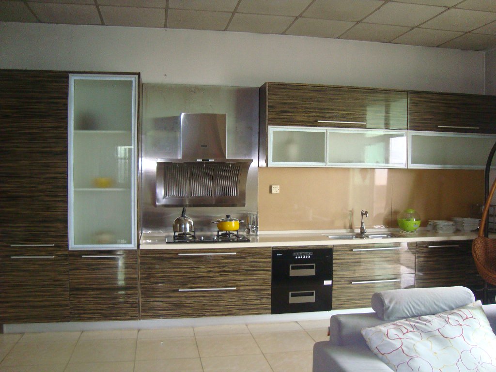 Image of: Laminate Vs Wood Kitchen Cabinets