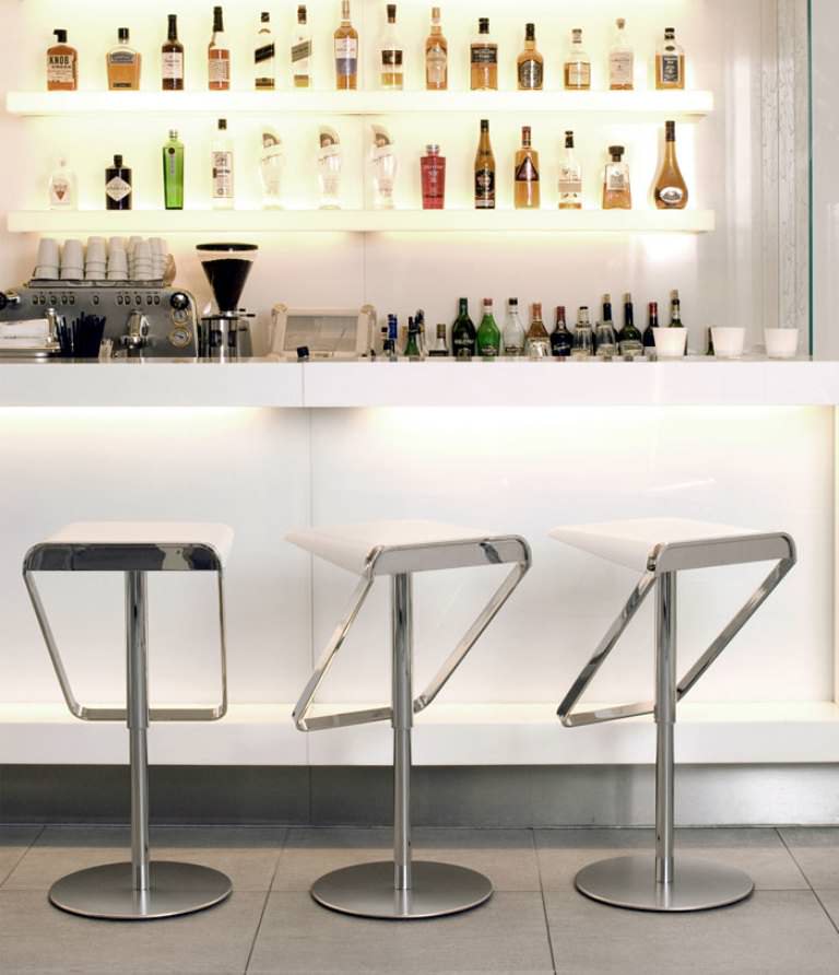 Image of: Modern Bar Stools And Tables