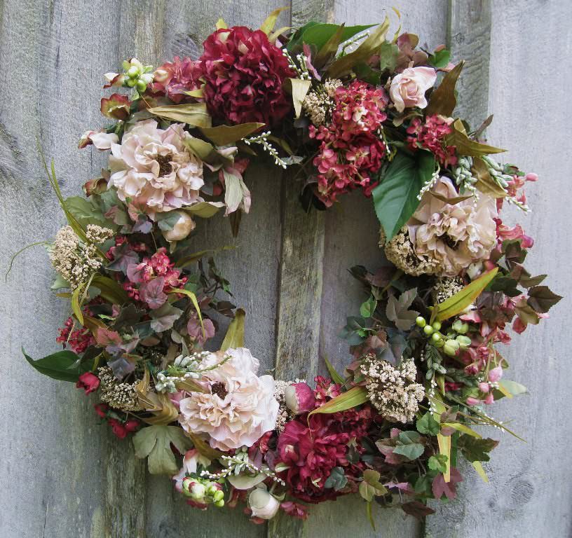 Image of: Outdoor Decorative Wreaths For Home