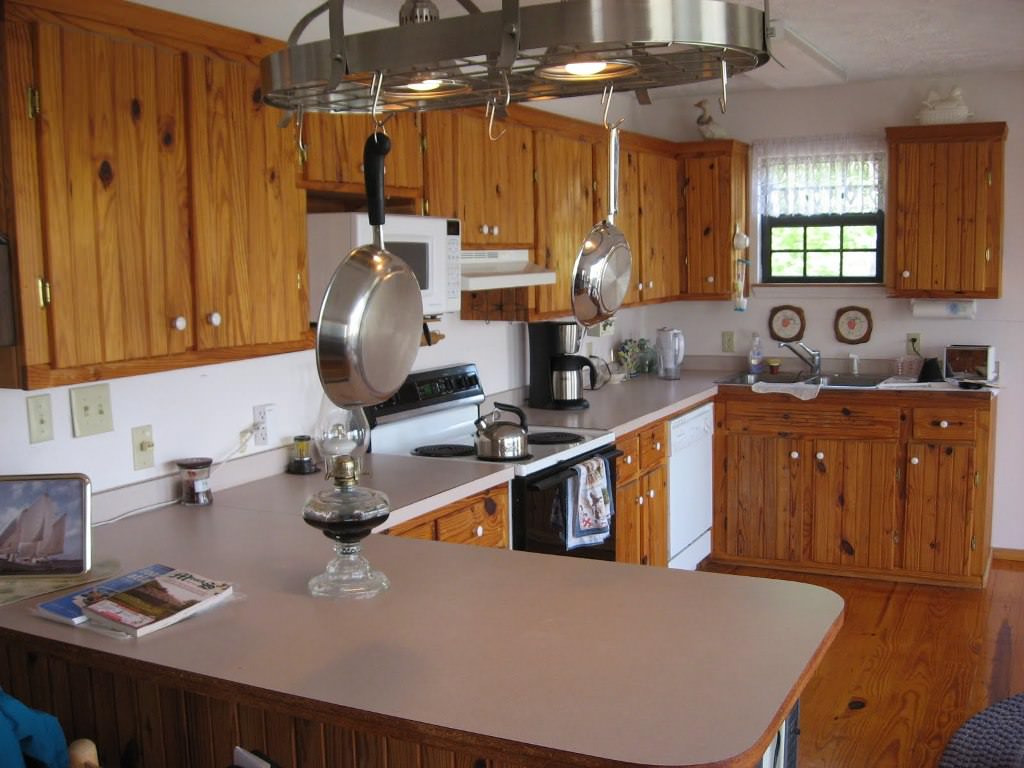Image of: Pine Kitchen Cabinets Low End