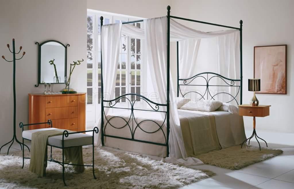 Image of: Queen Metal Canopy Bed Frame