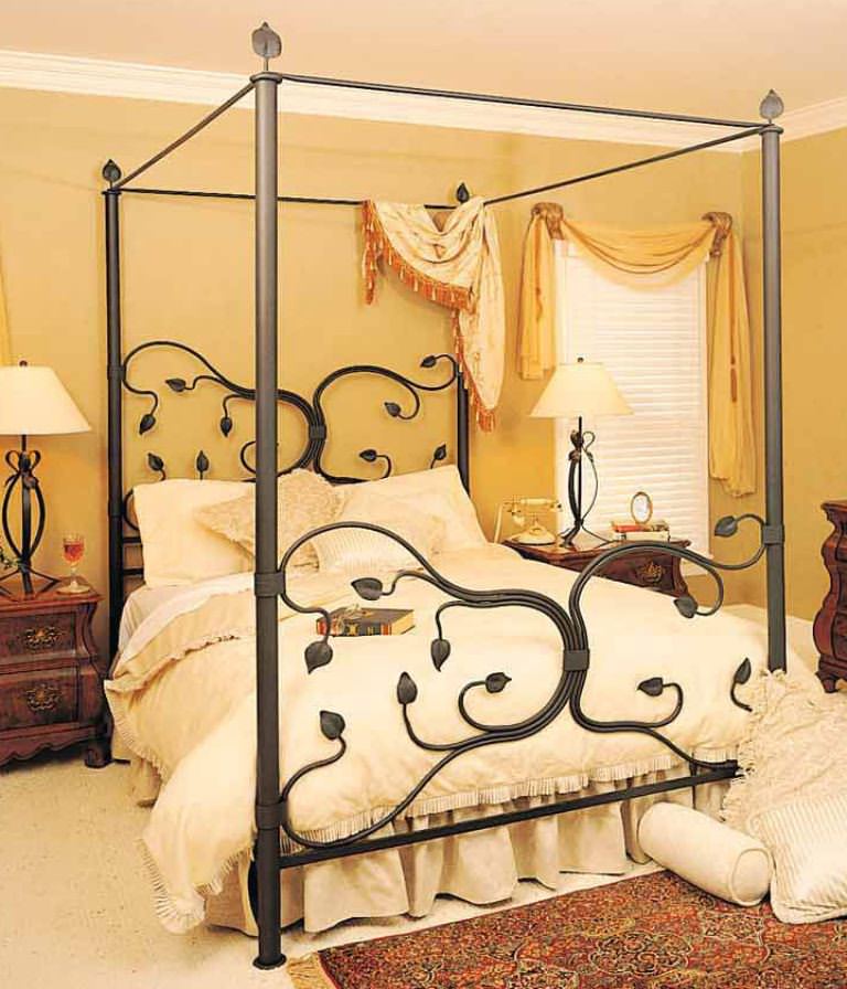 Image of: Queen Size Metal Canopy Bed Frame