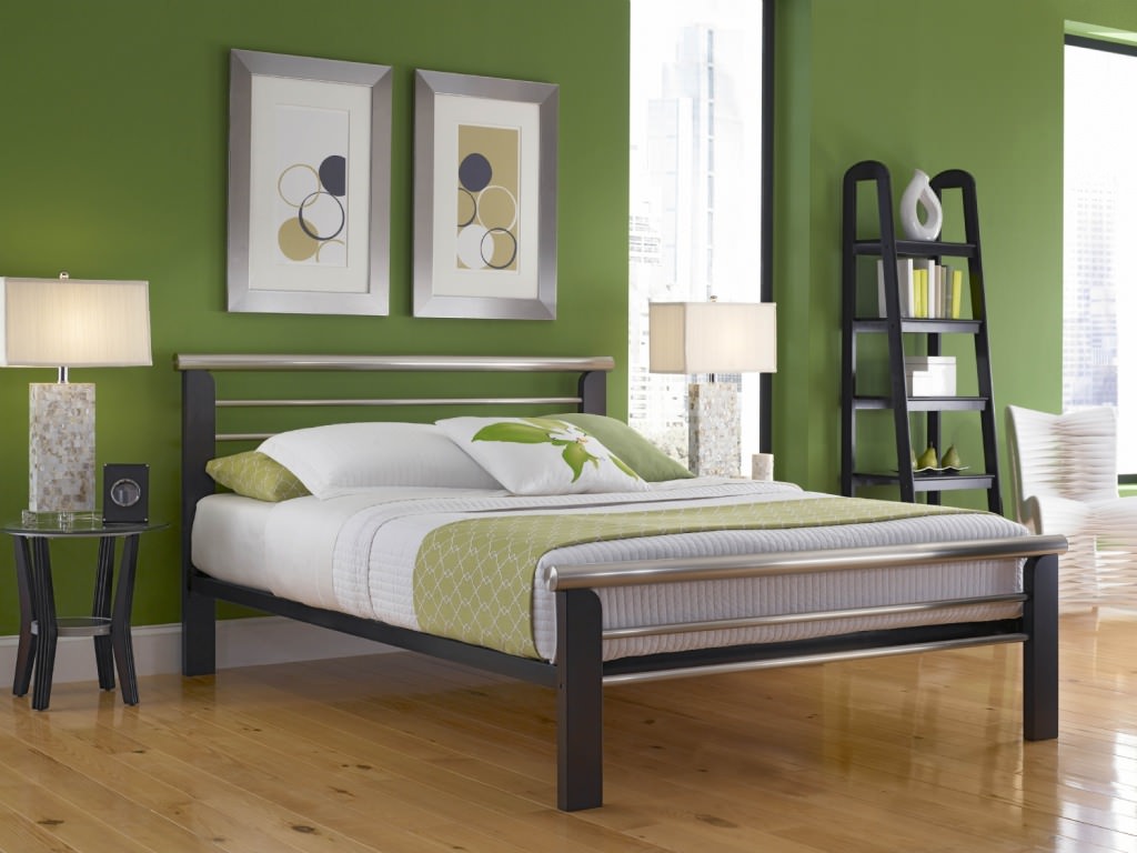 Image of: Queen Size Sturdy Metal Bed Frame With Headboard And Footboard Attachments