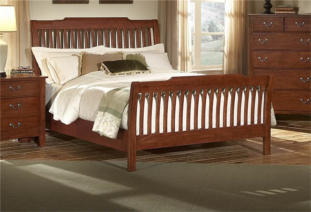 Image of: Queen Sleigh Bed Pine