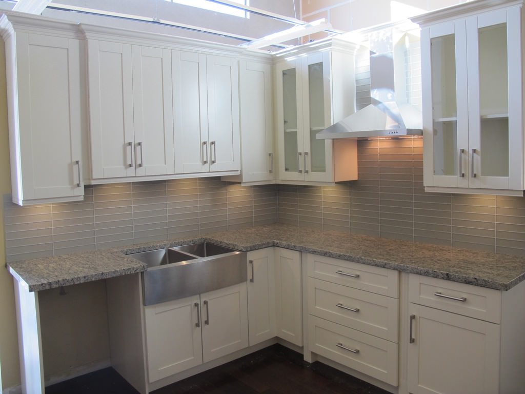 Image of: RTA White Shaker Kitchen Cabinets