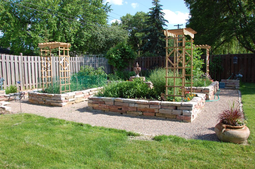 Image of: Raised Landscaping Beds