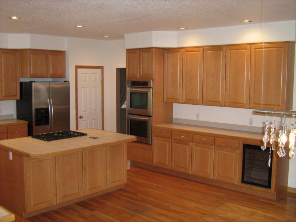 Image of: Refacing Laminate Kitchen Cabinets