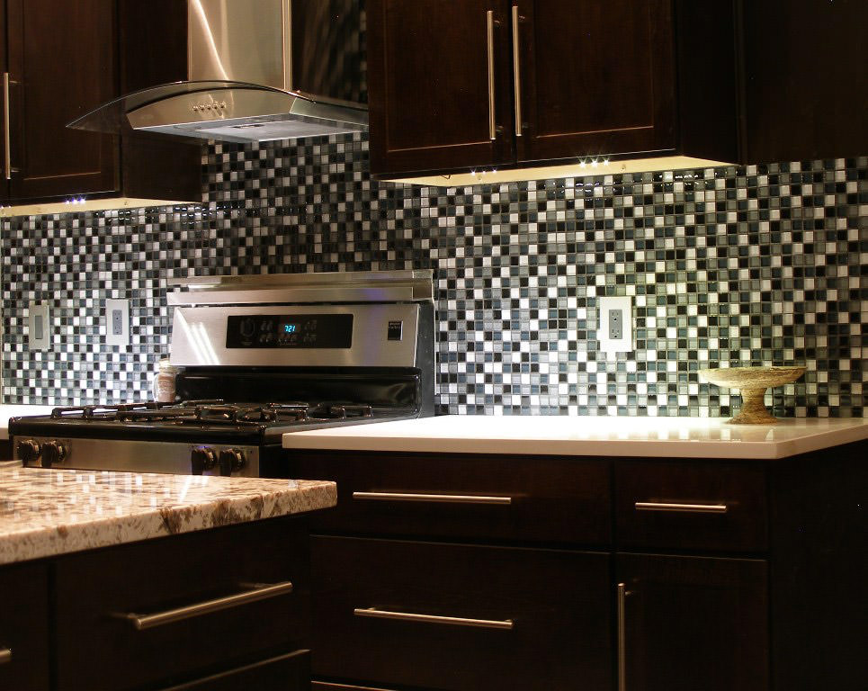 Image of: Small Kitchen Light Or Dark Cabinets