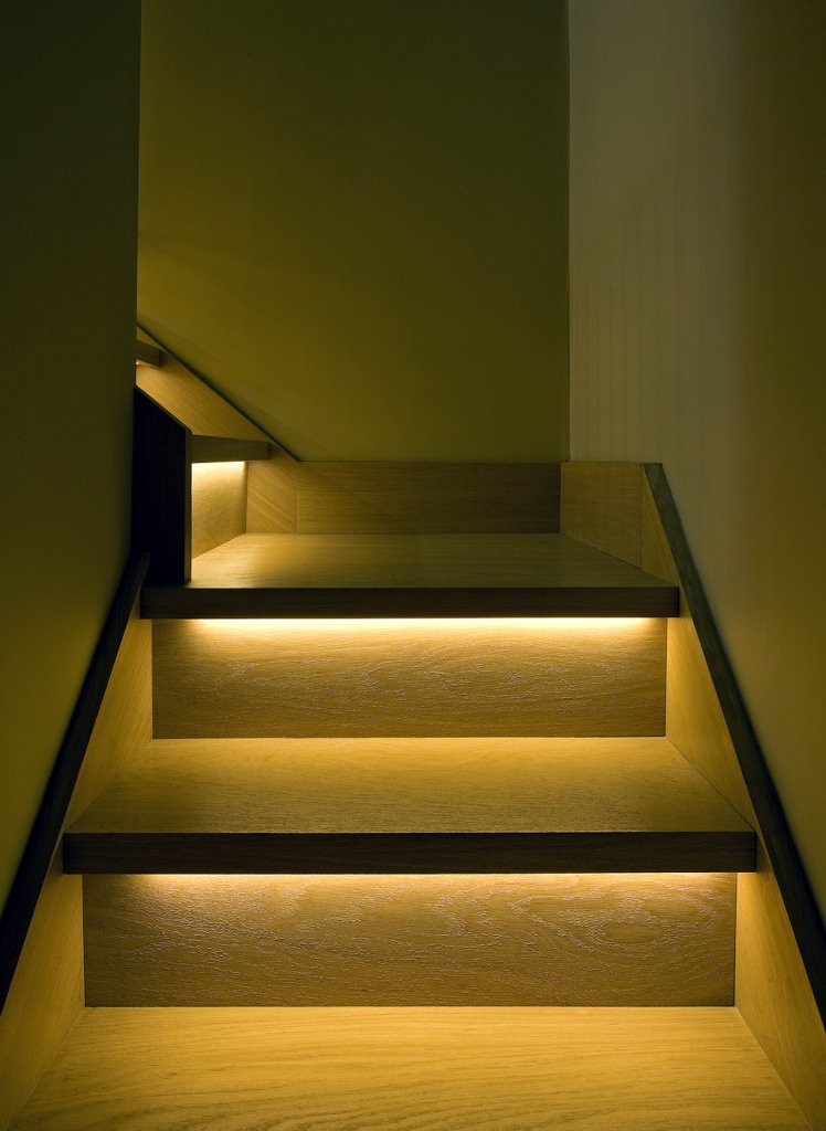 Image of: Stairwell Ceiling Lighting Best