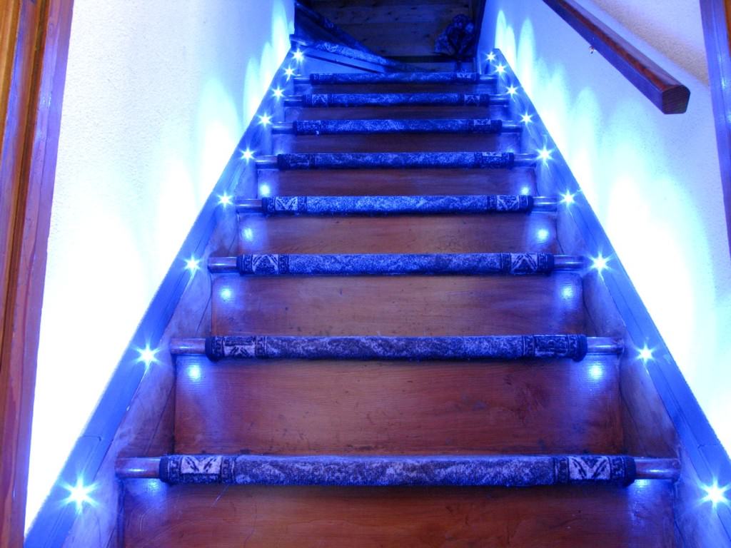 Image of: Stairwell Lighting Ideas
