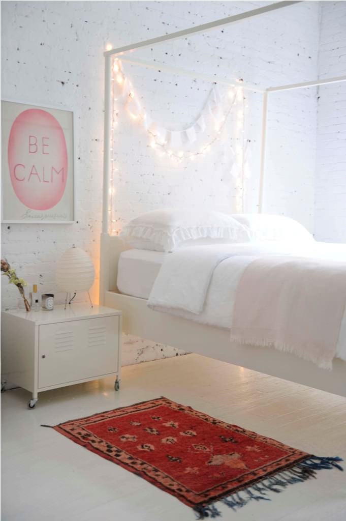 Image of: String Lights For Bedroom Diy