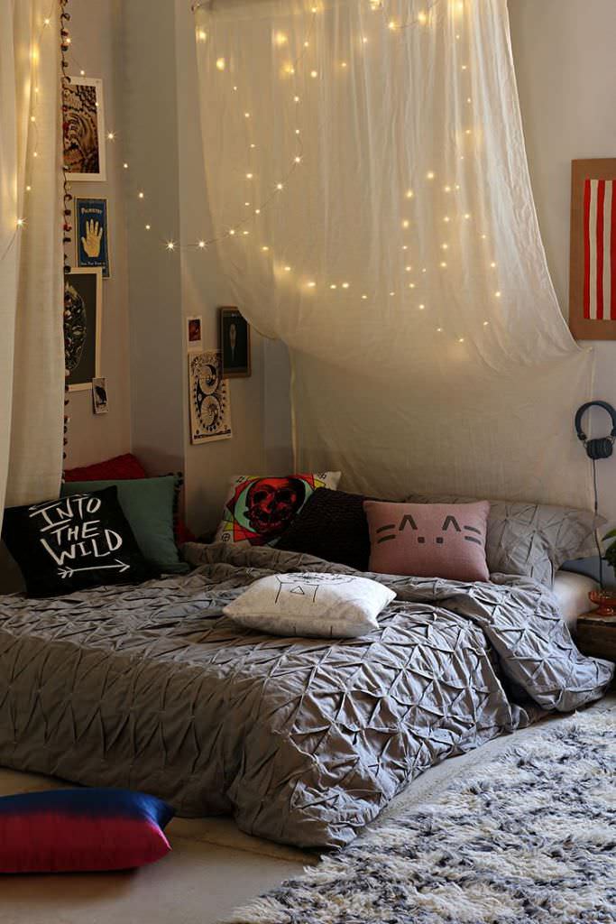 Image of: String Lights For Bedroom Ideas