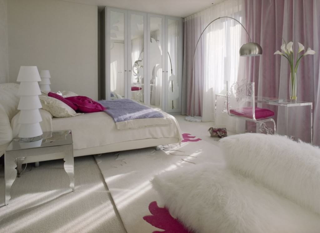 Image of: White Classy Bedroom Decor Idea