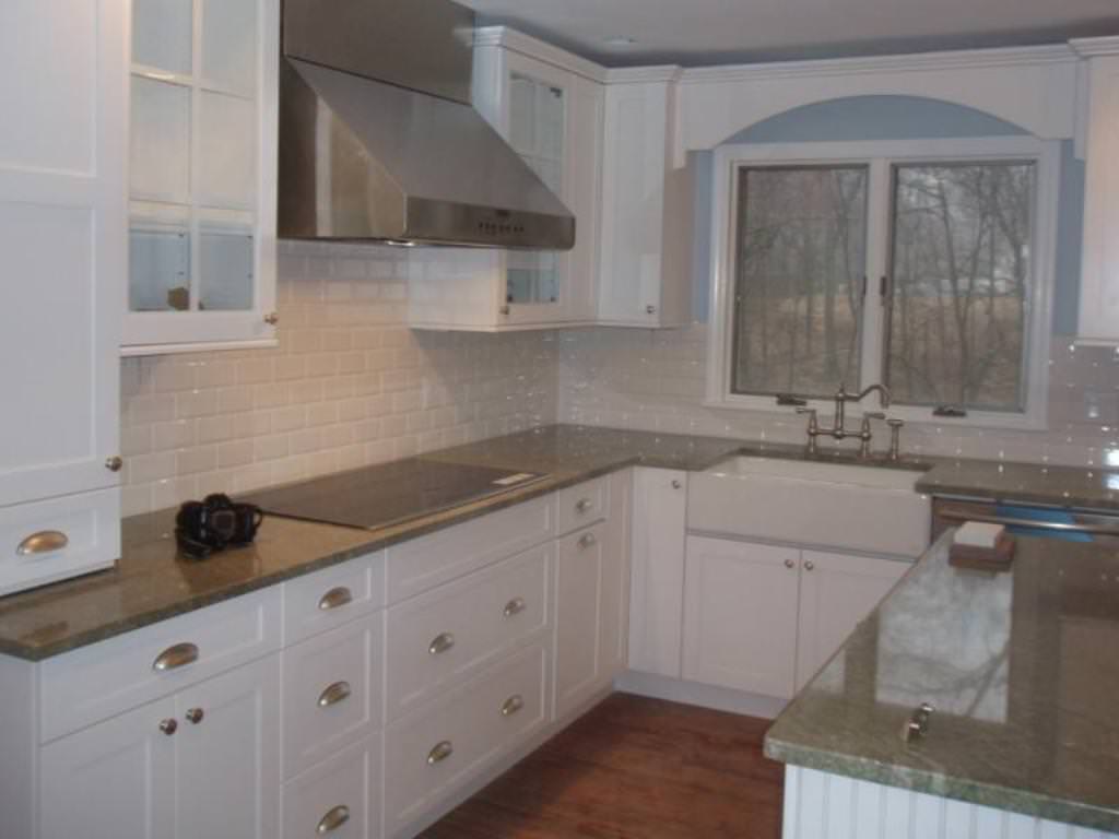 Image of: White Shaker Kitchen Cabinets Sale