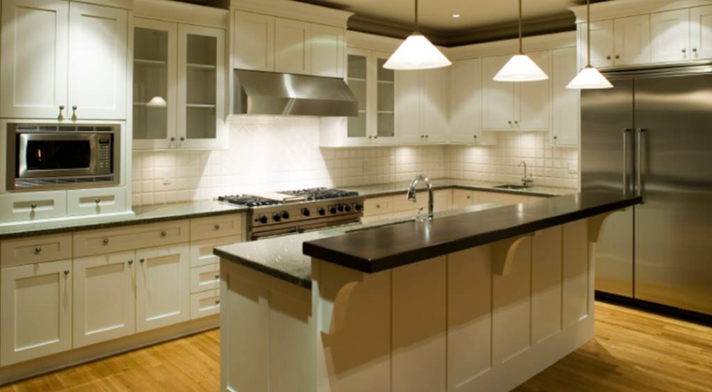 Image of: White Shaker Kitchen Cabinets