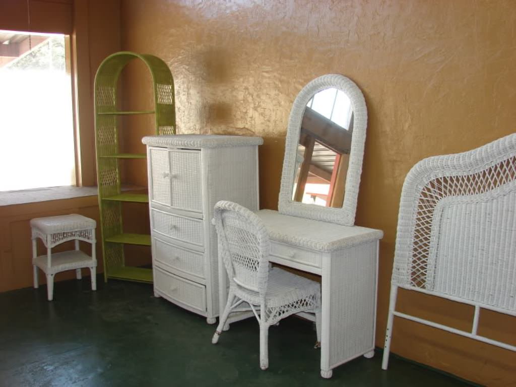 Image of: Wicker Bedroom Furniture