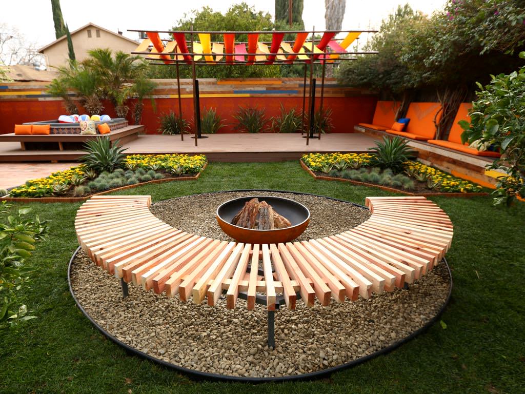 Image of: Backyard Makeover Ideas With Firepit