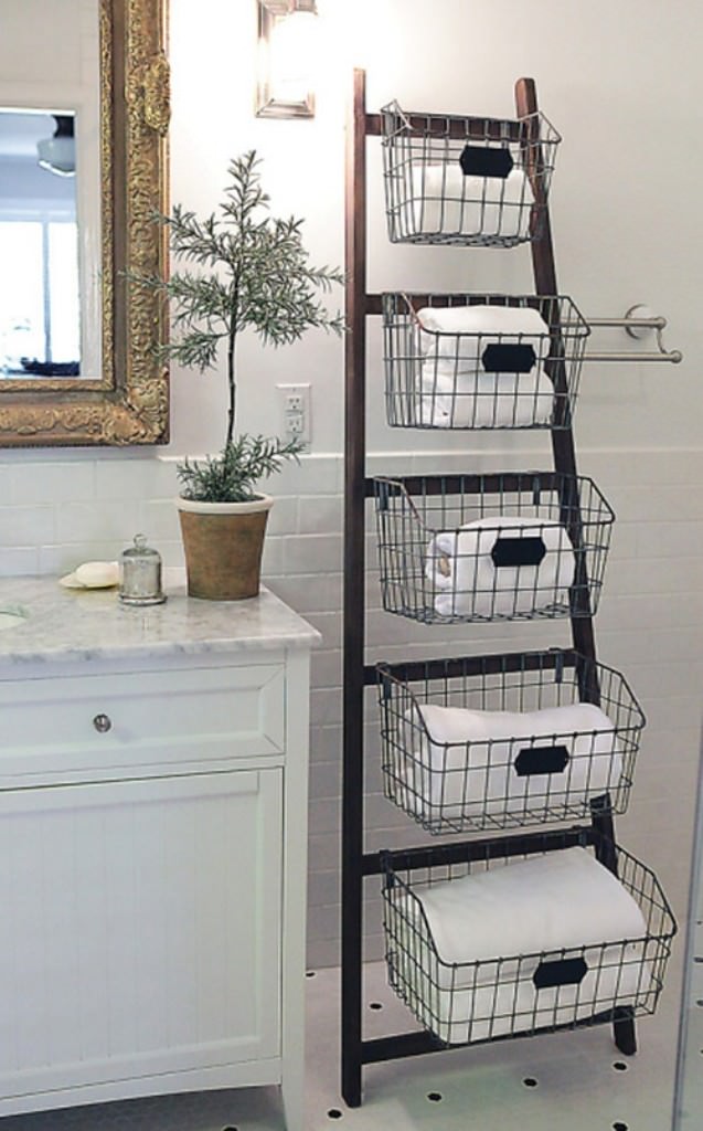 Image of: Decorative Ladder Bathroom Idea